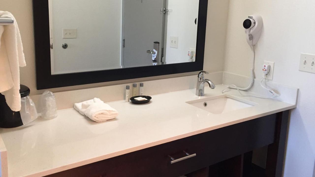Comfort Inn & Suites Tigard Near Washington Square Eksteriør billede