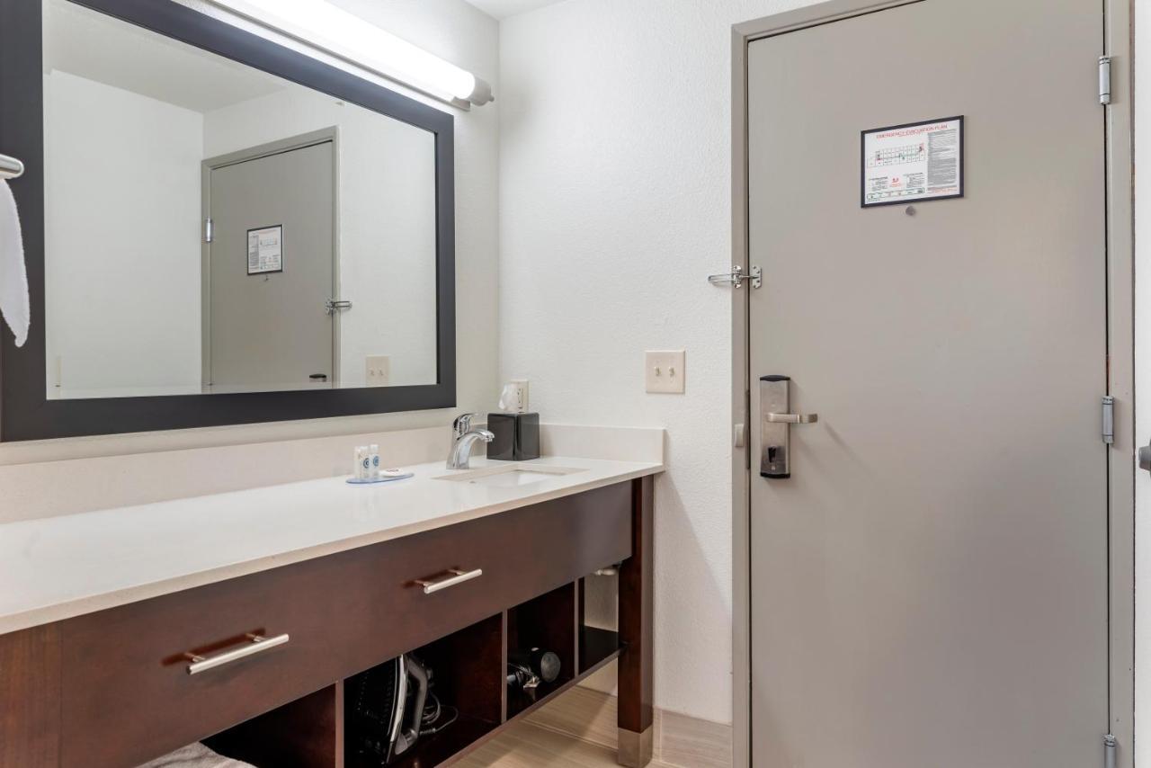 Comfort Inn & Suites Tigard Near Washington Square Eksteriør billede