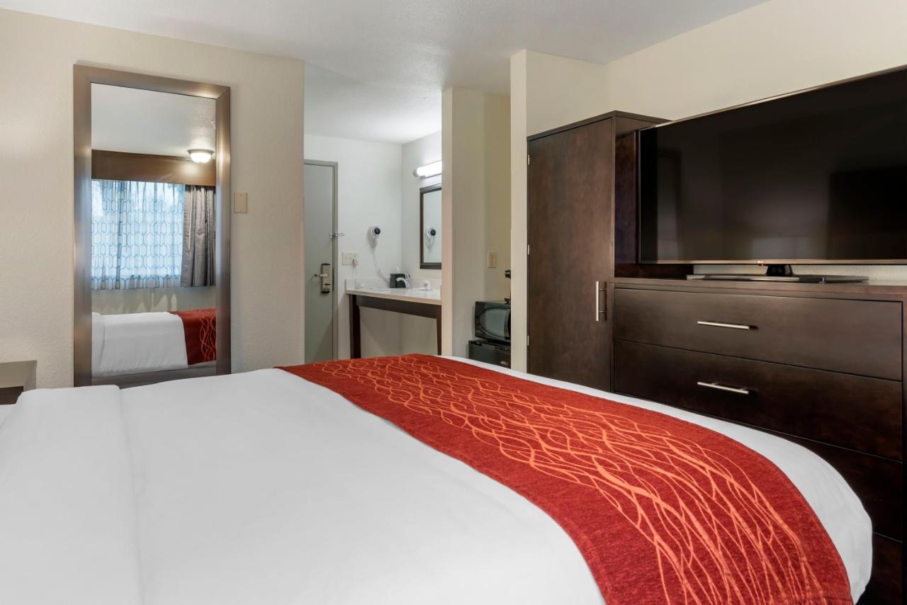 Comfort Inn & Suites Tigard Near Washington Square Eksteriør billede